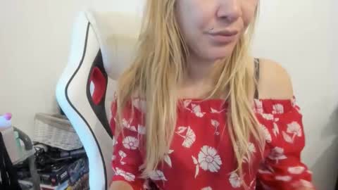 gloss___ online show from September 22, 7:45 am