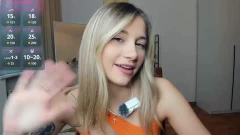 Snapshot of glossybabe_ chatting on October 21, 7:24 am Cherry online show from October 21, 7:24 am