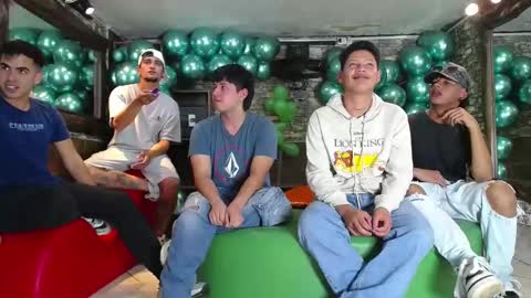 THOMAS AND DAMIAND online show from February 10, 8:10 pm