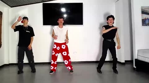 THOMAS AND DAMIAND online show from October 12, 6:43 pm