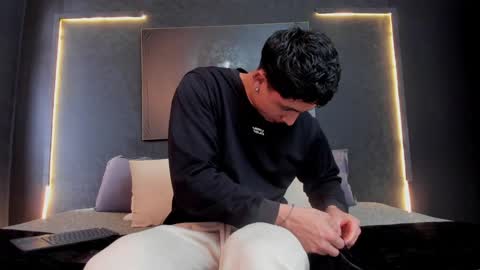 steven online show from December 9, 3:44 pm