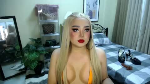 NATALIE HEART online show from May 21, 3:29 pm