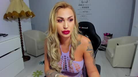 Nicole.. online show from April 5, 6:38 pm