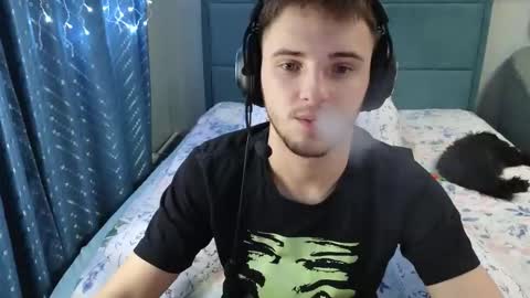 Golden boyyy21 online show from January 15, 12:08 am