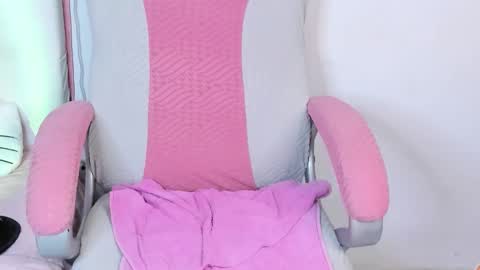 golden_issy online show from March 2, 4:50 am