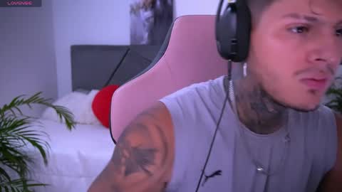 goldenatlasx online show from April 22, 9:33 pm