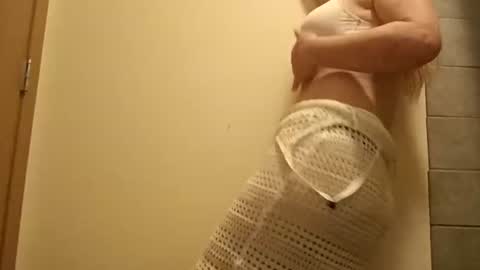 goldendoll1704 online show from May 8, 1:17 pm