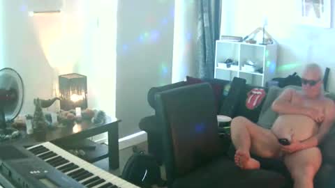 goldyguy011 online show from November 28, 1:13 am