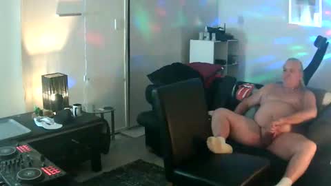 Snapshot of goldyguy011 chatting on September 25, 6:37 pm goldyguy011 online show from September 25, 6:37 pm