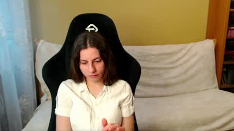 Elizabeth Effie online show from July 6, 4:42 pm