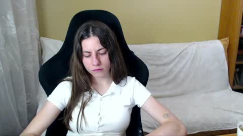 Elizabeth Effie online show from July 8, 7:06 pm