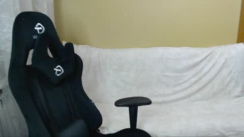Elizabeth Effie online show from July 9, 7:07 pm