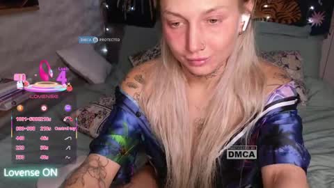 goodgirl0024 online show from April 22, 8:49 pm