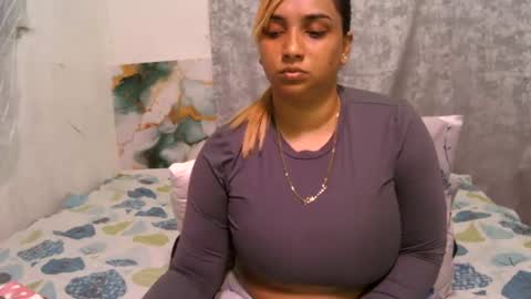 gorgeouslips10 online show from June 16, 3:05 pm