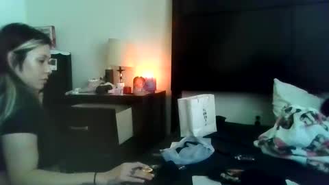 gothbaby305 online show from May 22, 2:46 pm