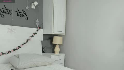 grace_louis online show from October 26, 4:46 am