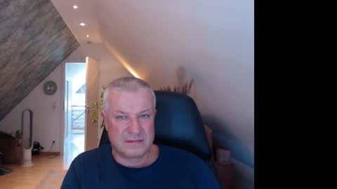 grau197077 online show from July 13, 9:57 am
