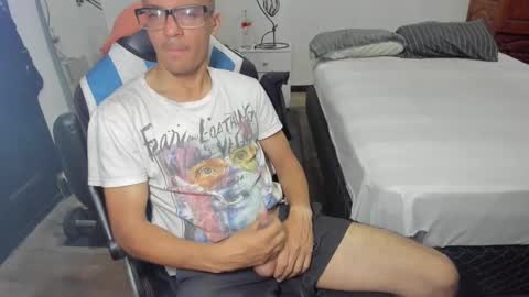 guachin_new online show from December 1, 10:45 pm