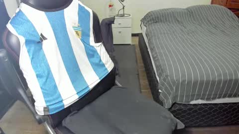 guachin_new online show from December 4, 3:09 am