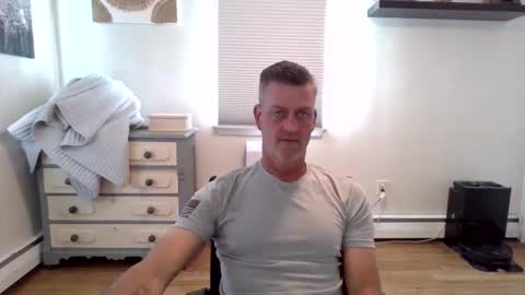 gudguy2025 online show from May 5, 12:22 pm