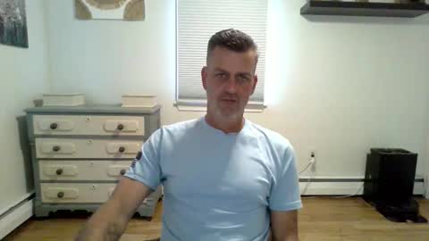 gudguy2025 online show from May 6, 12:33 pm