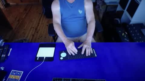 guesswhatigot2 online show from October 14, 6:27 am