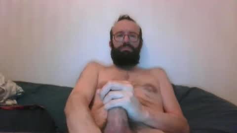 Snapshot of guillaume86 chatting on March 6, 11:31 pm guillaume86 online show from March 6, 11:31 pm
