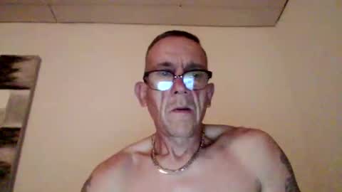 gunik633925 online show from June 8, 3:18 am