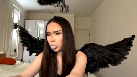 Alana online show from May 9, 1:17 pm