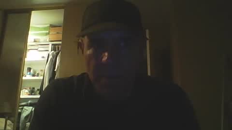 Snapshot of guy8inches4u chatting on October 24, 11:22 am guy8inches4u online show from October 24, 11:22 am