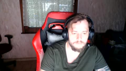 guydude1000 online show from June 21, 1:28 pm