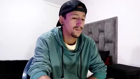 Snapshot of guykarim chatting on February 24, 11:10 am karim online show from February 24, 11:10 am