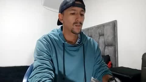 Snapshot of guykarim chatting on March 5, 8:43 am karim online show from March 5, 8:43 am