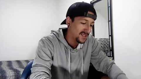 Snapshot of guykarim chatting on January 8, 4:02 am karim online show from January 8, 4:02 am