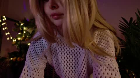 gwenhilton online show from February 4, 6:04 am