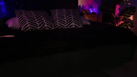 gwenhilton online show from January 3, 9:15 am