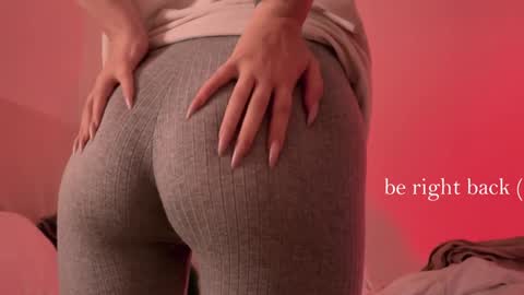 Snapshot of h2h0e chatting on December 5, 10:39 pm Lana online show from December 5, 10:39 pm