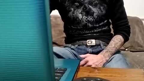 h333th3nz online show from April 1, 10:28 pm