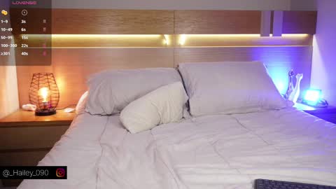 Hailey online show from November 20, 7:55 pm