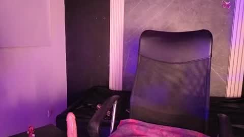 haileycat_ online show from July 4, 5:00 am