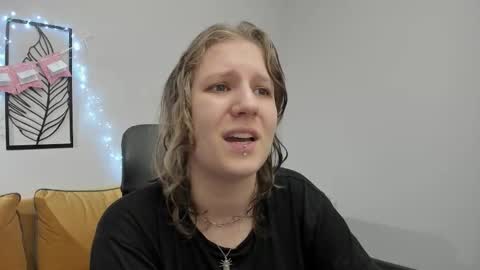 Hailey online show from February 11, 11:25 am