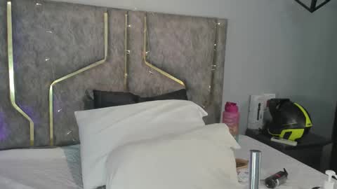 haileystonei online show from December 2, 12:03 pm