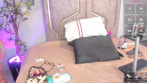 haileystonei online show from November 6, 11:46 am