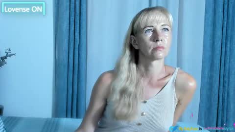 Snapshot of hairy_mommy chatting on October 25, 12:17 pm Christine -  online show from October 25, 12:17 pm