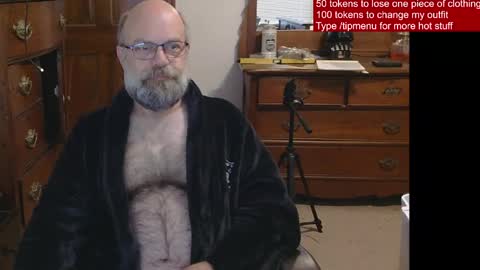 HairyDaddyBear69 online show from May 5, 11:38 am