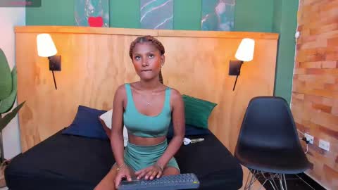 Snapshot of halleylorens chatting on September 27, 7:22 pm Halley Lorens online show from September 27, 7:22 pm