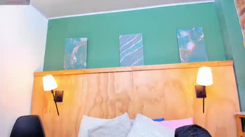 Halley Lorens online show from April 21, 7:21 pm