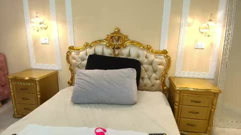 Hallie Stone online show from March 25, 12:01 pm