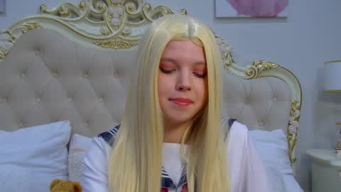 HallyBradley online show from March 12, 5:27 pm