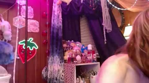 halovalentine online show from January 19, 1:04 am